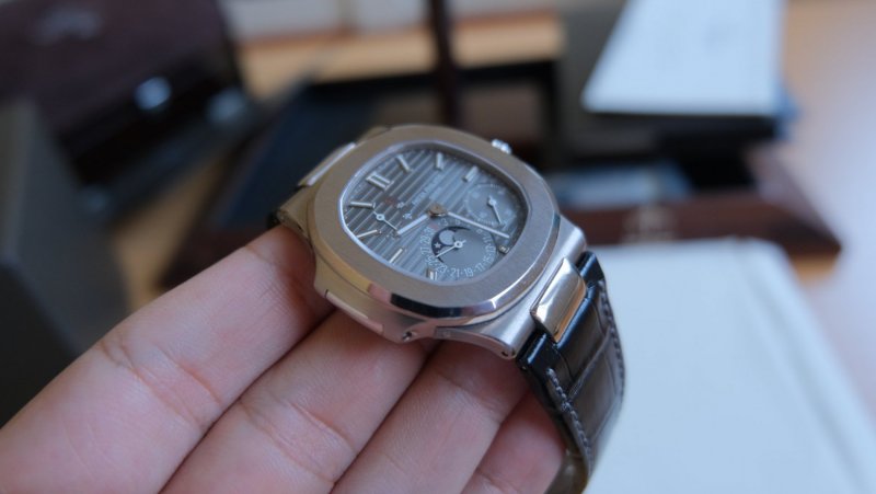 patek-philippe-nautilus-5712G-cai-can-0901000001-4.jpeg