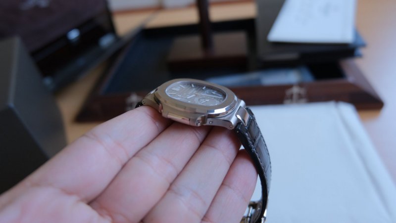 patek-philippe-nautilus-5712G-cai-can-0901000001-5.jpeg