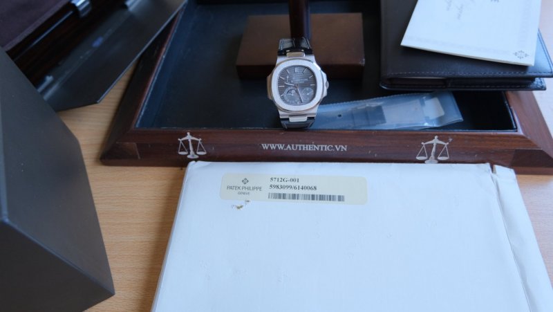 patek-philippe-nautilus-5712G-cai-can-0901000001-89.jpeg