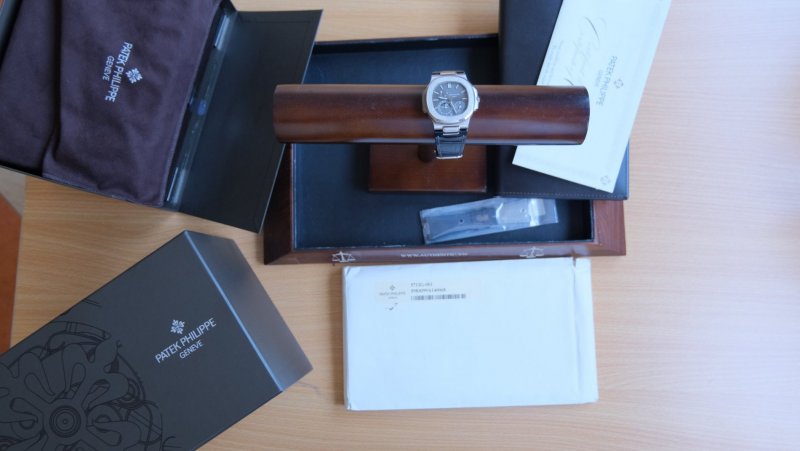 patek-philippe-nautilus-5712G-cai-can-0901000001-98.jpeg
