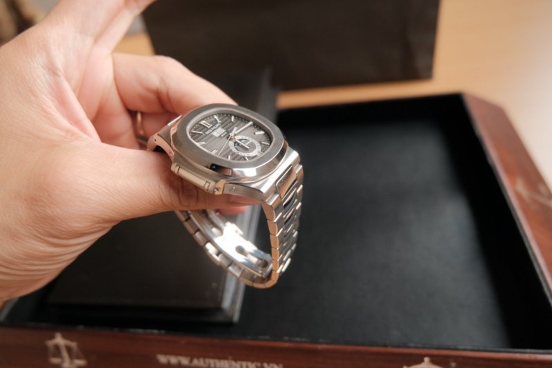 patek-philippe-nautilus-5726:1A-cai-can-0901000001-12.jpeg