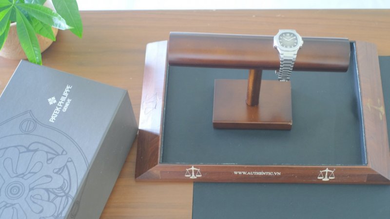 Patek-philippe-Nautilus-7118:1A-cai-can-09010000013.jpeg
