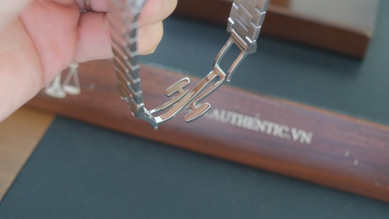 Patek-philippe-Nautilus-7118:1A-cai-can-09010000015.jpeg