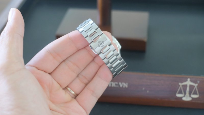 Patek-philippe-Nautilus-7118:1A-cai-can-09010000019.jpeg