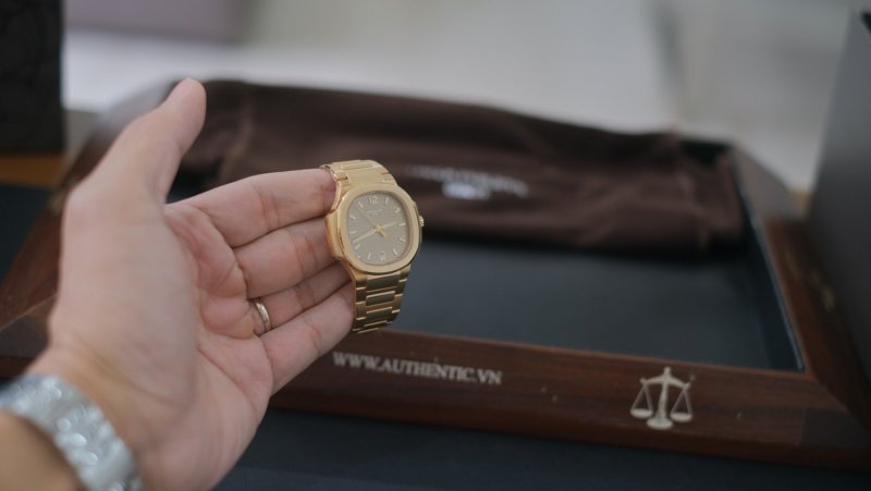Patek-philippe-Nautilus -7118:1R-cai-can-0901000001-11.jpeg