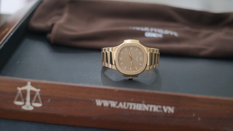 Patek-philippe-Nautilus -7118:1R-cai-can-0901000001-16.jpeg
