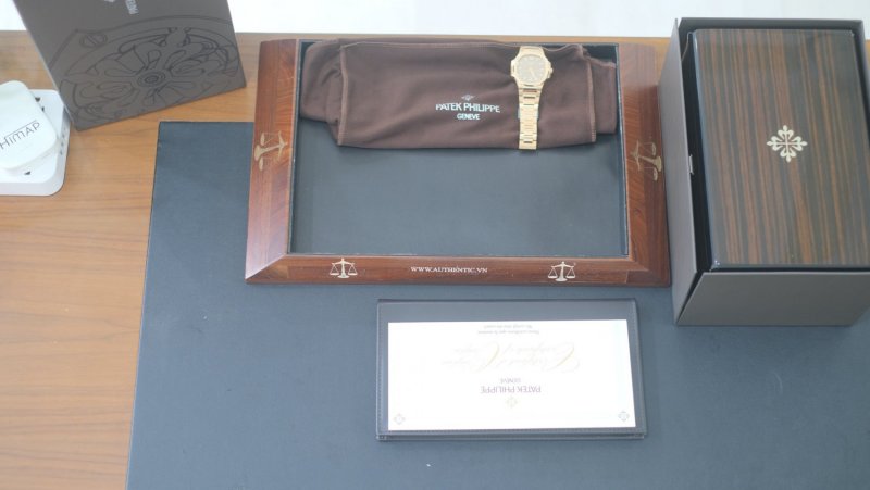 Patek-philippe-Nautilus -7118:1R-cai-can-0901000001-5.jpeg