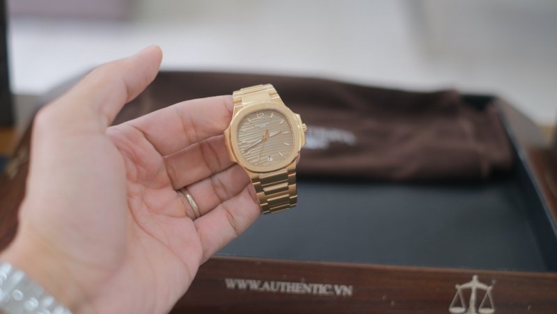 Patek-philippe-Nautilus -7118:1R-cai-can-0901000001-9.jpeg