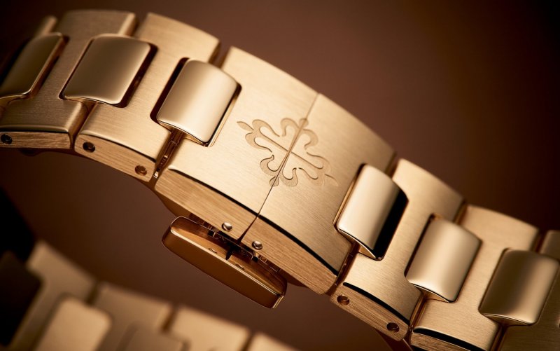 patek-philippe-nautilus-7118_1r-cai-can-0901000001- 1 9898.jpeg