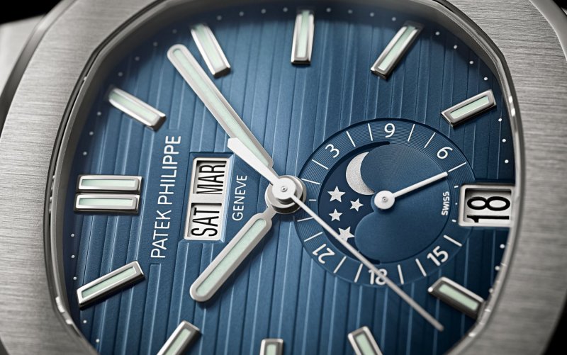 Patek-Philippe-Nautilus-Annual-Calendar-5726-Gradient-Blue-Dial-cai-can-0901000001- 66.jpeg