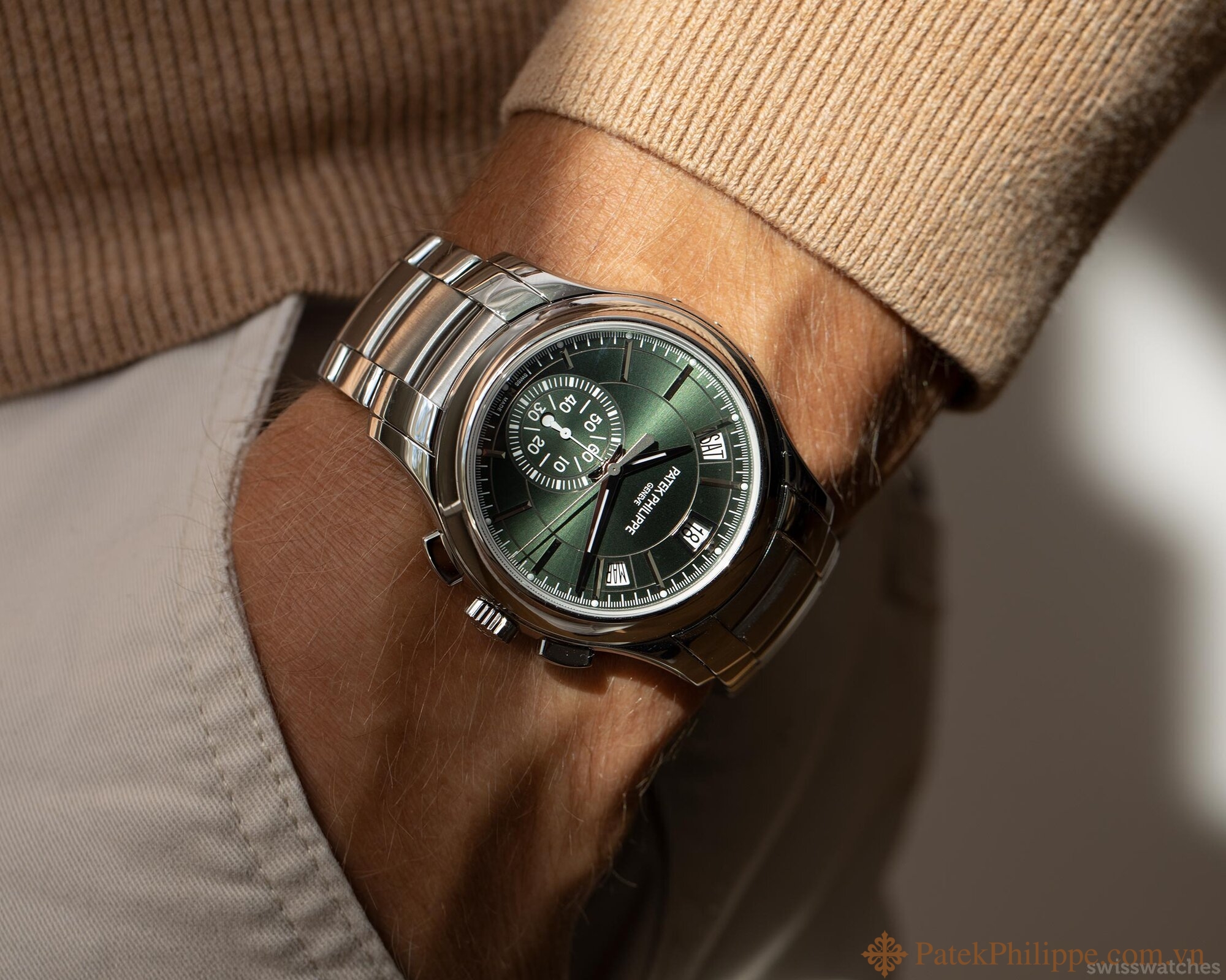 Patek-Philippe-Ref-5905-1A-001-Annual-Calendar-Green.jpeg