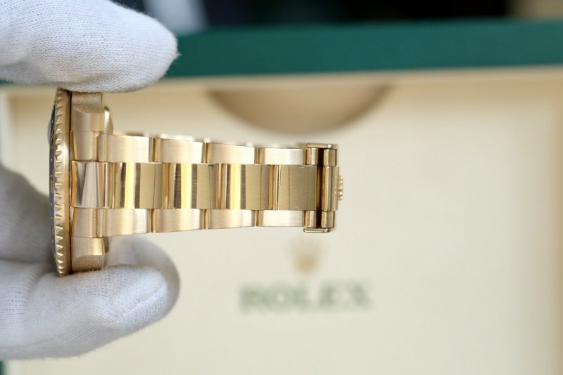 rolex 116718LN GMT mặt số Green (3).jpg