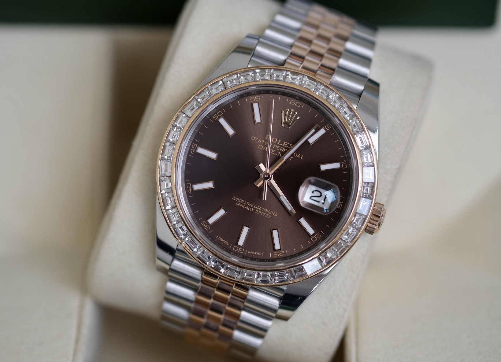 rolex 126301 vành kim cương bonus mặt nâu (6).JPG