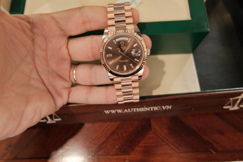 rolex-day-date-228235-chocolate-cai-can-0901000001-1.jpeg