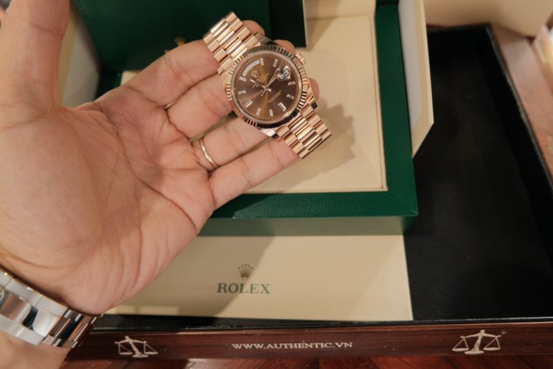 rolex-day-date-228235-chocolate-cai-can-0901000001-12.jpeg