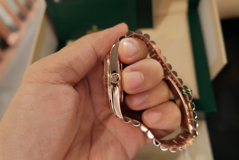 rolex-day-date-228235-chocolate-cai-can-0901000001-16.jpeg