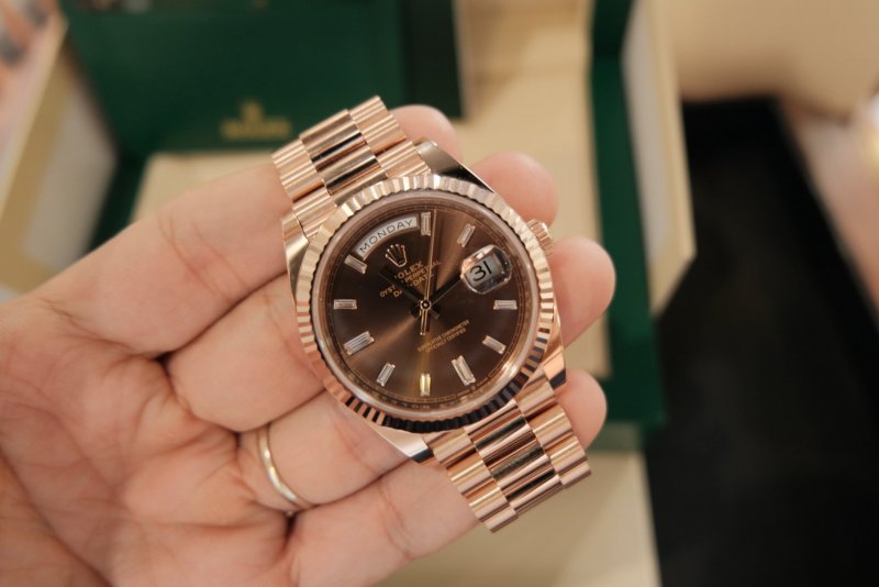 rolex-day-date-228235-chocolate-cai-can-0901000001-168.jpeg