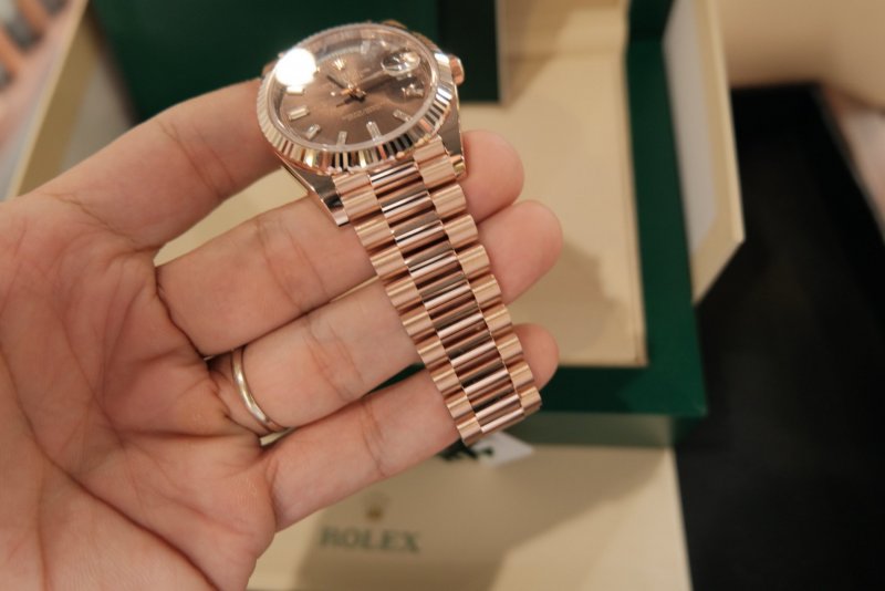 rolex-day-date-228235-chocolate-cai-can-0901000001-17.jpeg