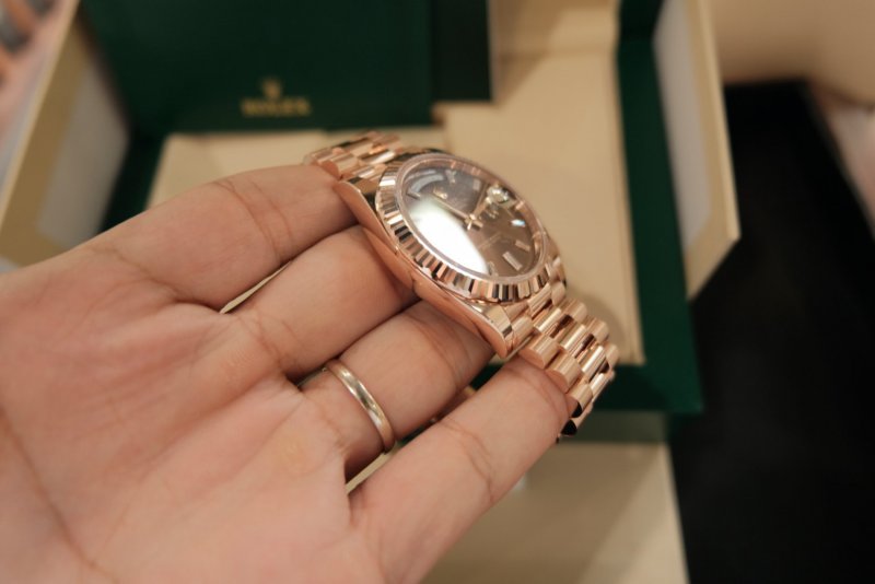 rolex-day-date-228235-chocolate-cai-can-0901000001-18.jpeg