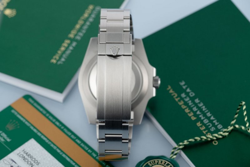 Rolex-Submariner-114060-cai-can-0901000001-2.jpeg