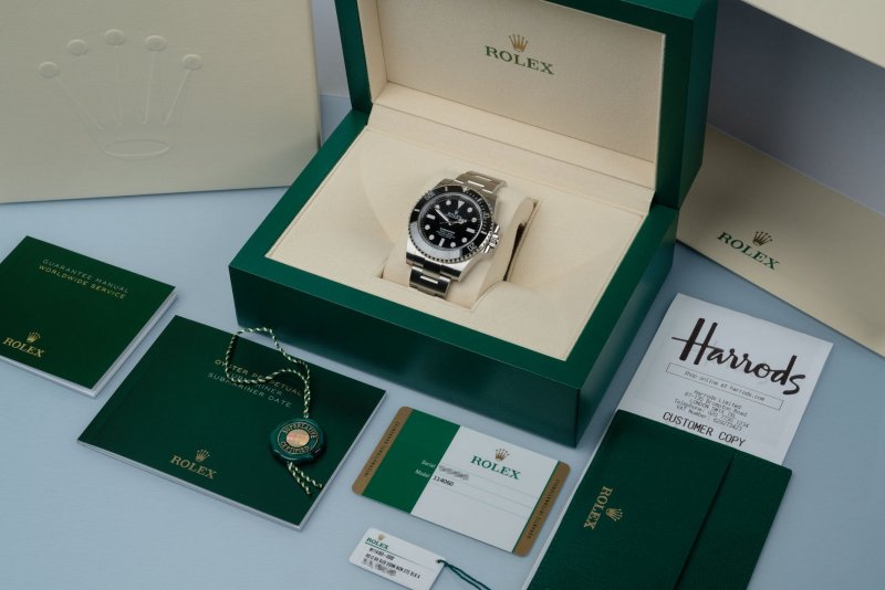 Rolex-Submariner-114060-cai-can-0901000001-3.jpeg