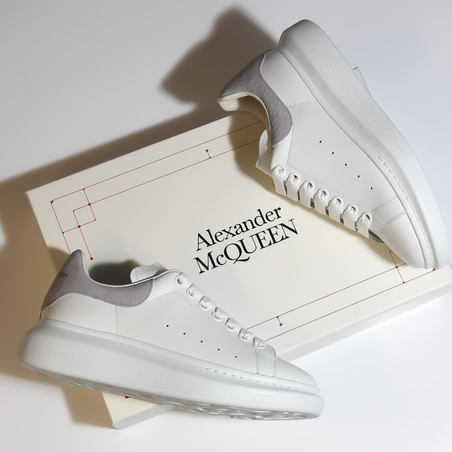 SNEAKER alexandermcqueen sneakers — now online. DKFSDHAFKHSDKFJSD.jpg