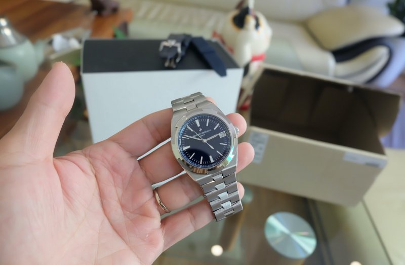 Vacheron-Constantin-overseas-4500V-cai-can-0901000001-1.jpeg