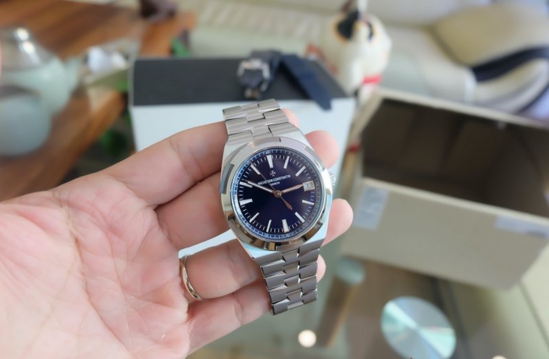 Vacheron-Constantin-overseas-4500V-cai-can-0901000001-14.jpeg