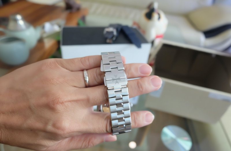 Vacheron-Constantin-overseas-4500V-cai-can-0901000001-16.jpeg