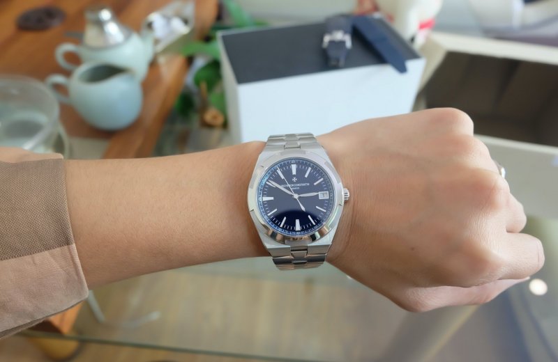 Vacheron-Constantin-overseas-4500V-cai-can-0901000001-18.jpeg