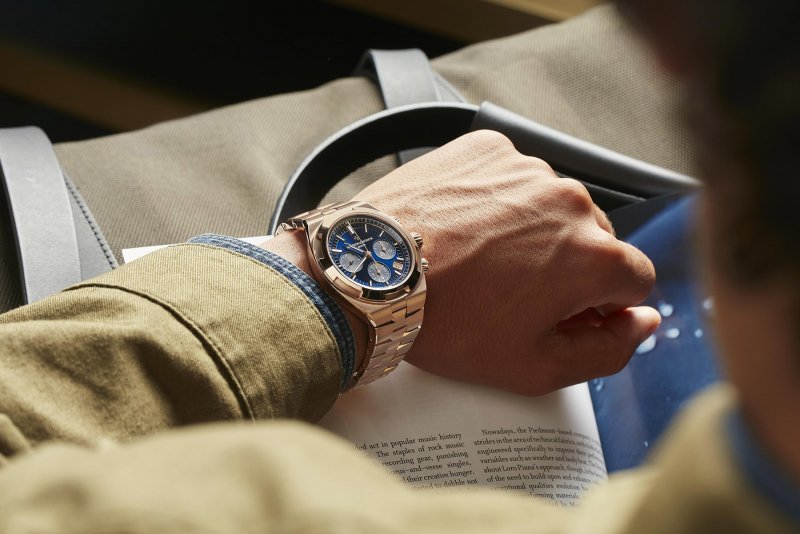 Vacheron-Constantin-Overseas-Chronograph-Pink-Gold-Blue-5500v-2.jpeg