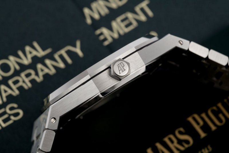 watch-club-audemars-piguet-royal-oak-brand-new-complete-set-ref-15400stoo1220st03-year-2019-1...jpeg