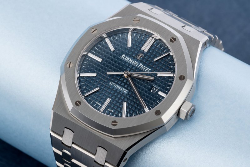 watch-club-audemars-piguet-royal-oak-brand-new-complete-set-ref-15400stoo1220st03-year-2019-1...jpeg