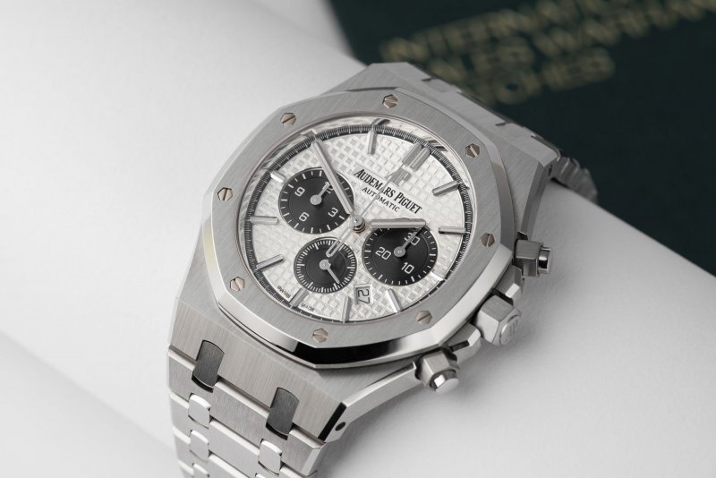 watch-club-audemars-piguet-royal-oak-chronograph-under-ap-warranty-to-2023-ref-26331stoo1220s...jpeg