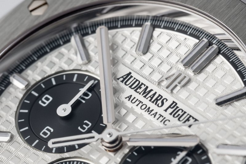watch-club-audemars-piguet-royal-oak-chronograph-under-ap-warranty-to-2023-ref-26331stoo1220s...jpeg