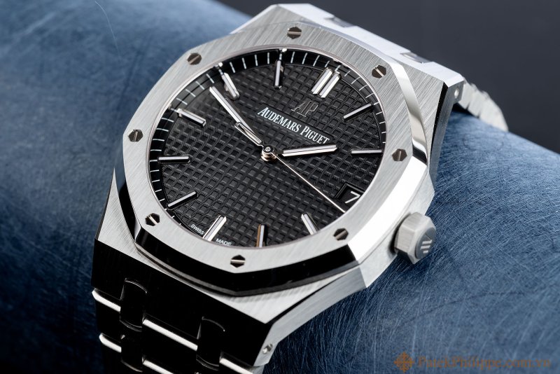 watch-club-audemars-piguet-royal-oak-under-ap-warranty-ref-15500stoo1220st03-year-2020-13850-2.jpeg