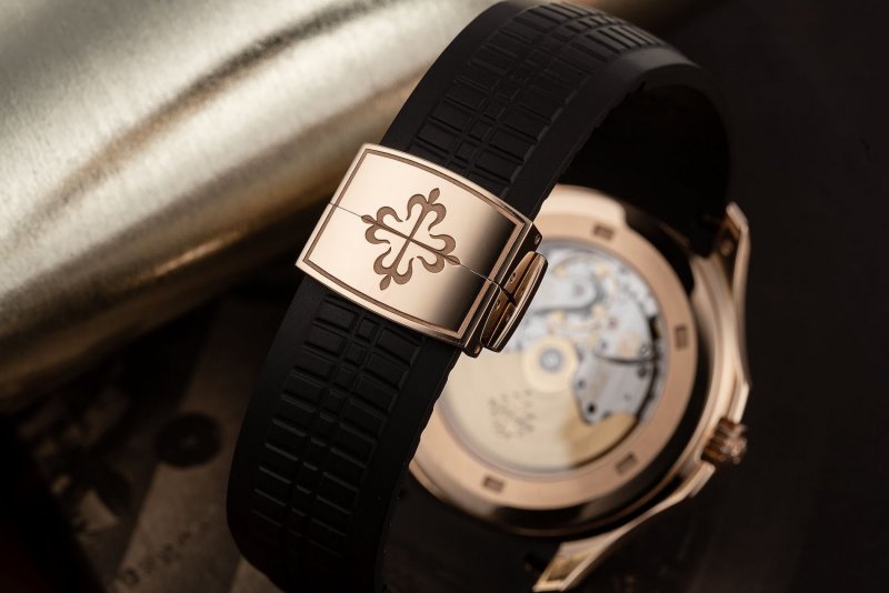 watch-club-patek-philippe-aquanaut-rose-gold-box-and-certificate-ref-5167r-001-year-2019-1383...jpeg